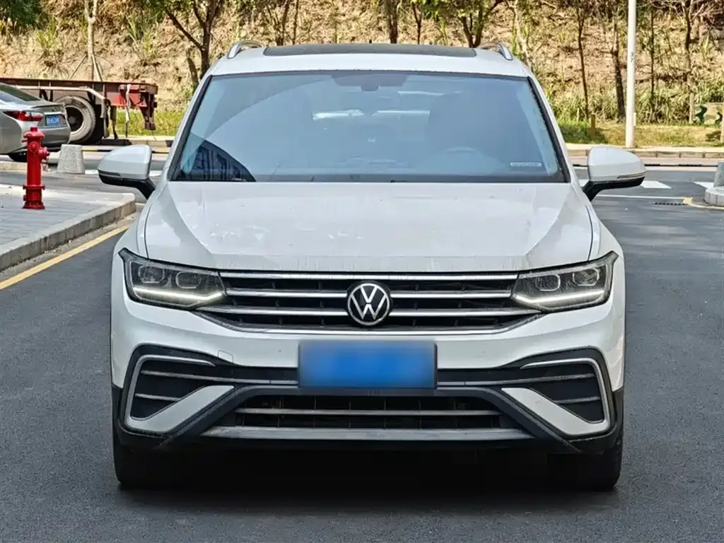 Volkswagen Tiguan L — фото 8