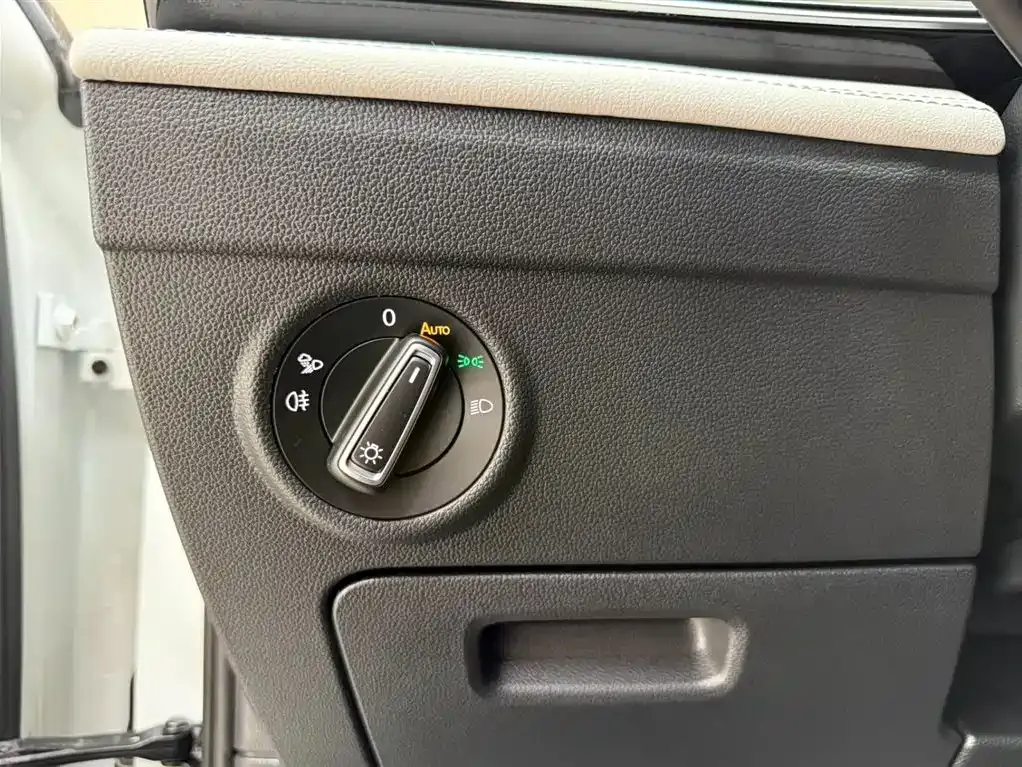 Volkswagen Tiguan L 2023 из CN, фото 10