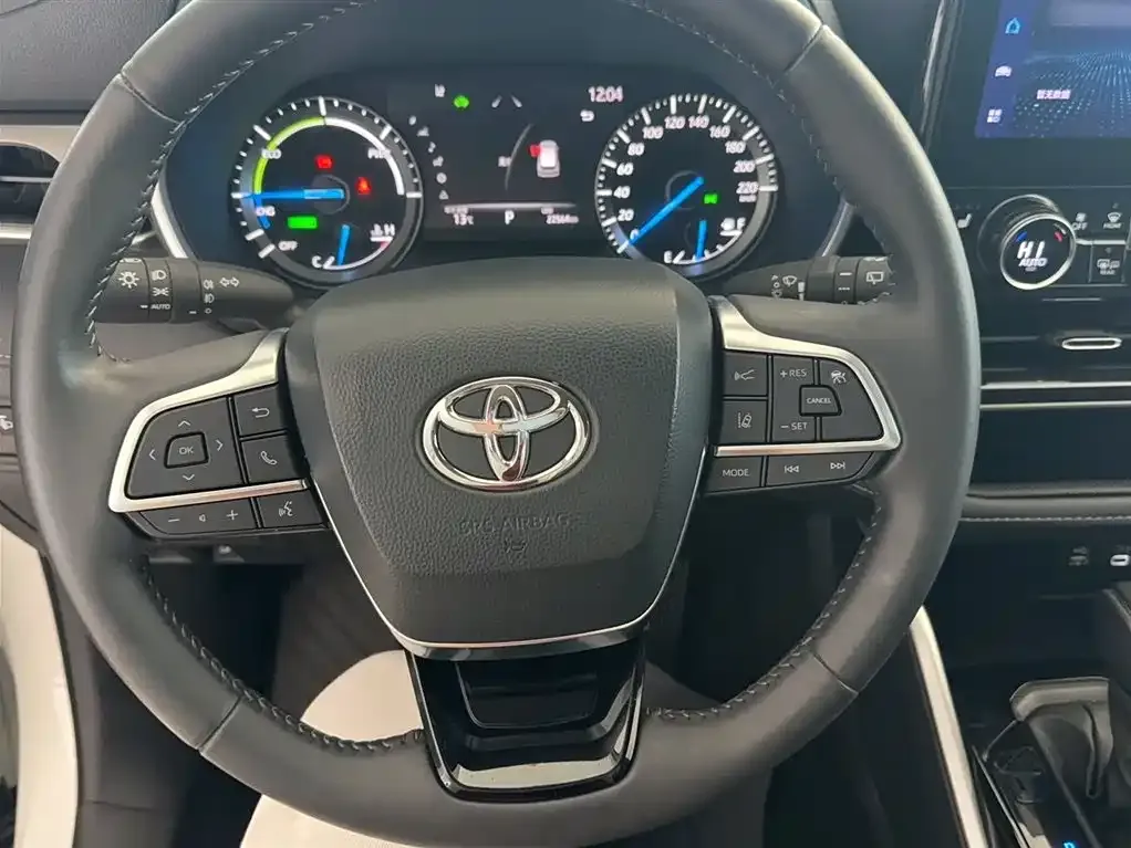 Toyota Highlander — фото 7