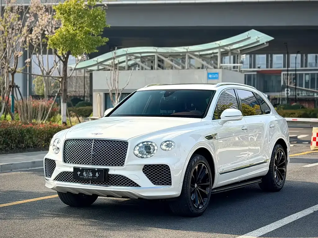 Bentley Bentayga 2023 из CN, фото 1