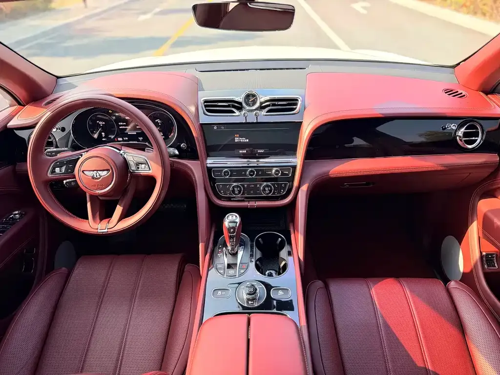 Bentley Bentayga 2023 из CN, фото 8