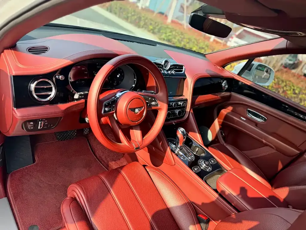 Bentley Bentayga 2023 из CN, фото 9