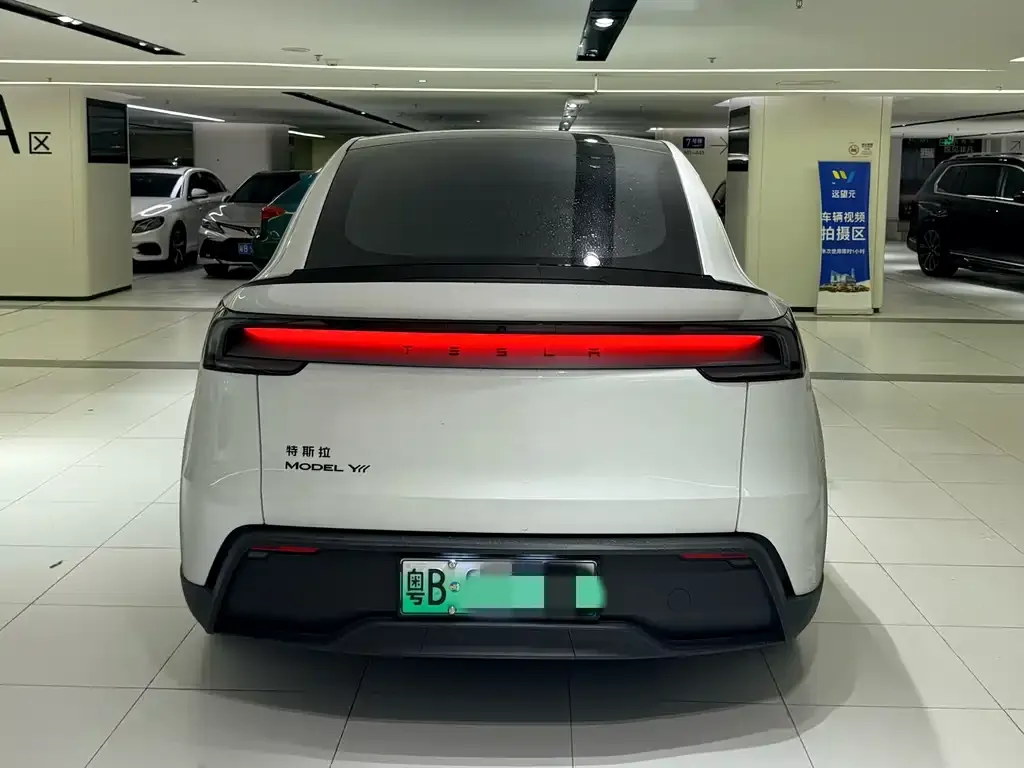 Tesla Model Y L 2025 из CN, фото 2