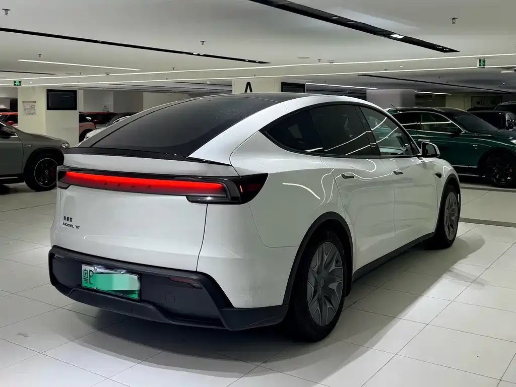 Tesla Model Y L 2025 из CN, фото 8