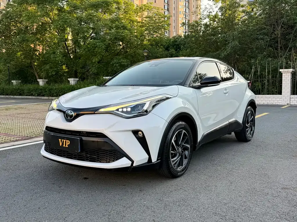 Toyota C-HR — фото 1
