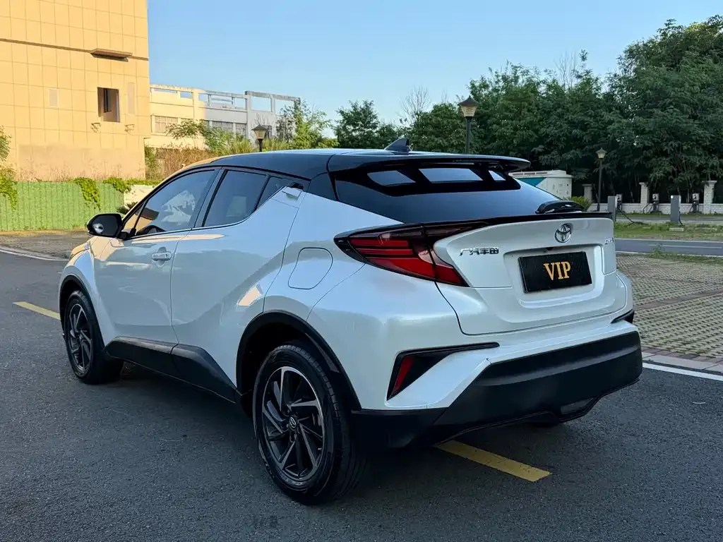 Toyota C-HR — фото 7