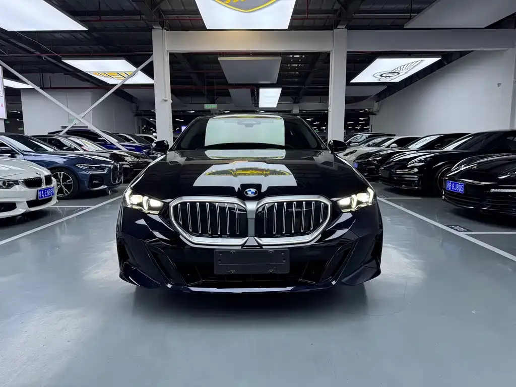 BMW 5 Series — фото 4