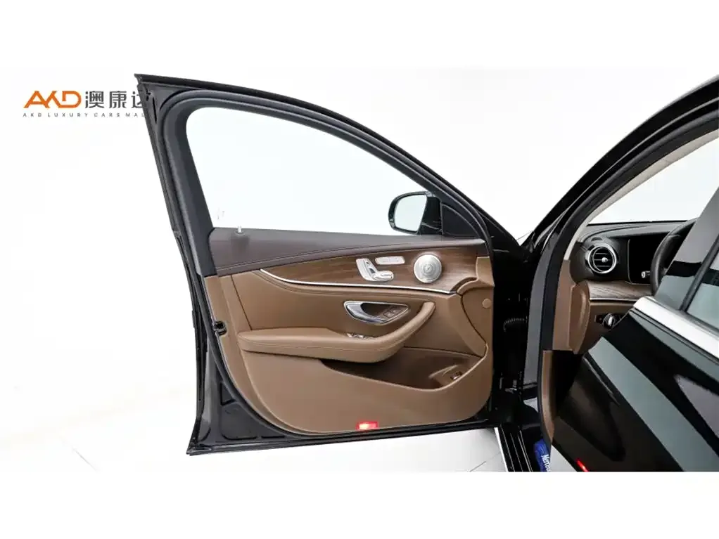 Mercedes-Benz E-Class — фото 4