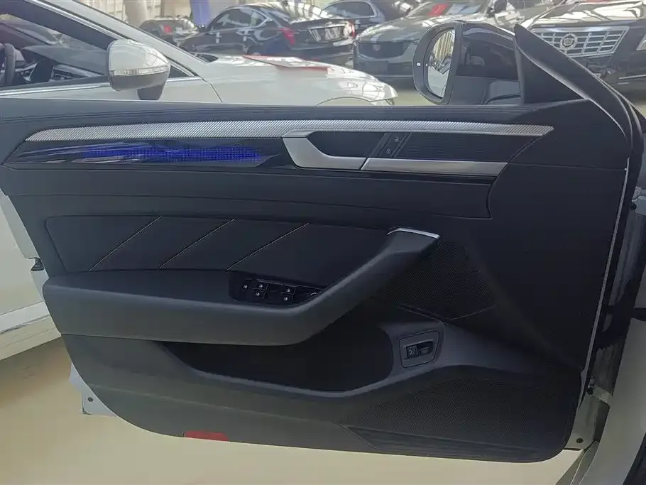 Volkswagen CC 2024 из CN, фото 8