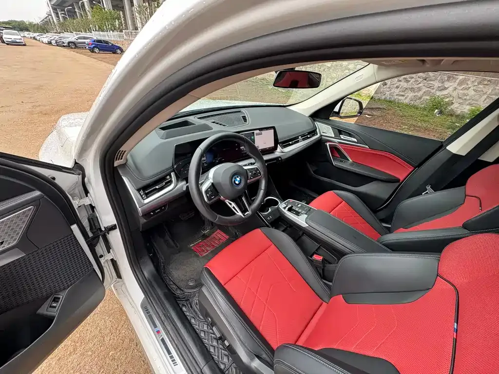 BMW iX1 2024 из CN, фото 4