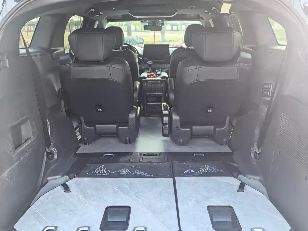 Toyota Granvia — фото 5