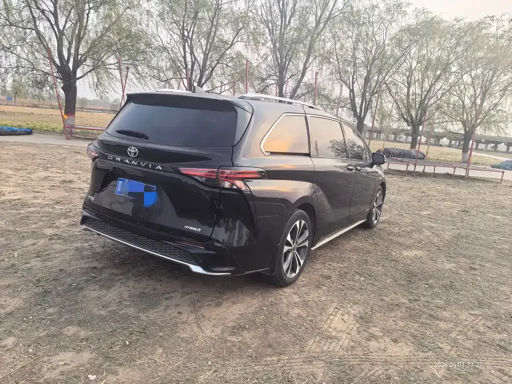 Toyota Granvia — фото 6