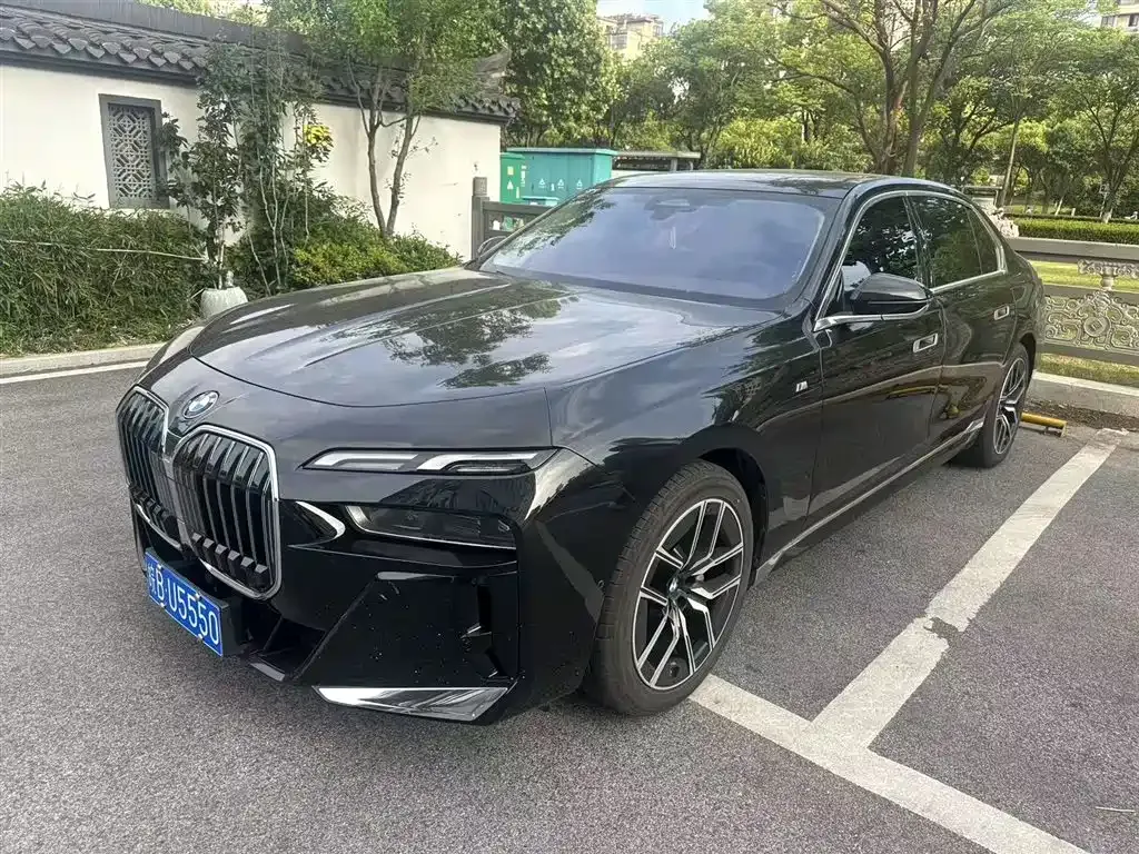 BMW 7 Series — фото 1