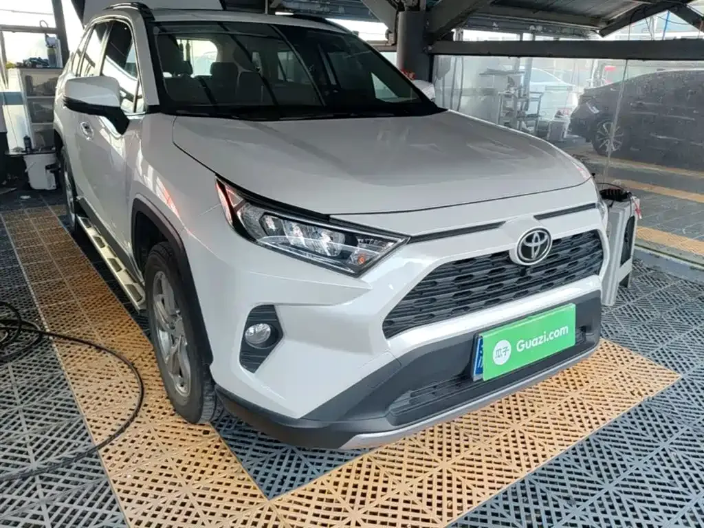 Toyota RAV4 — фото 10