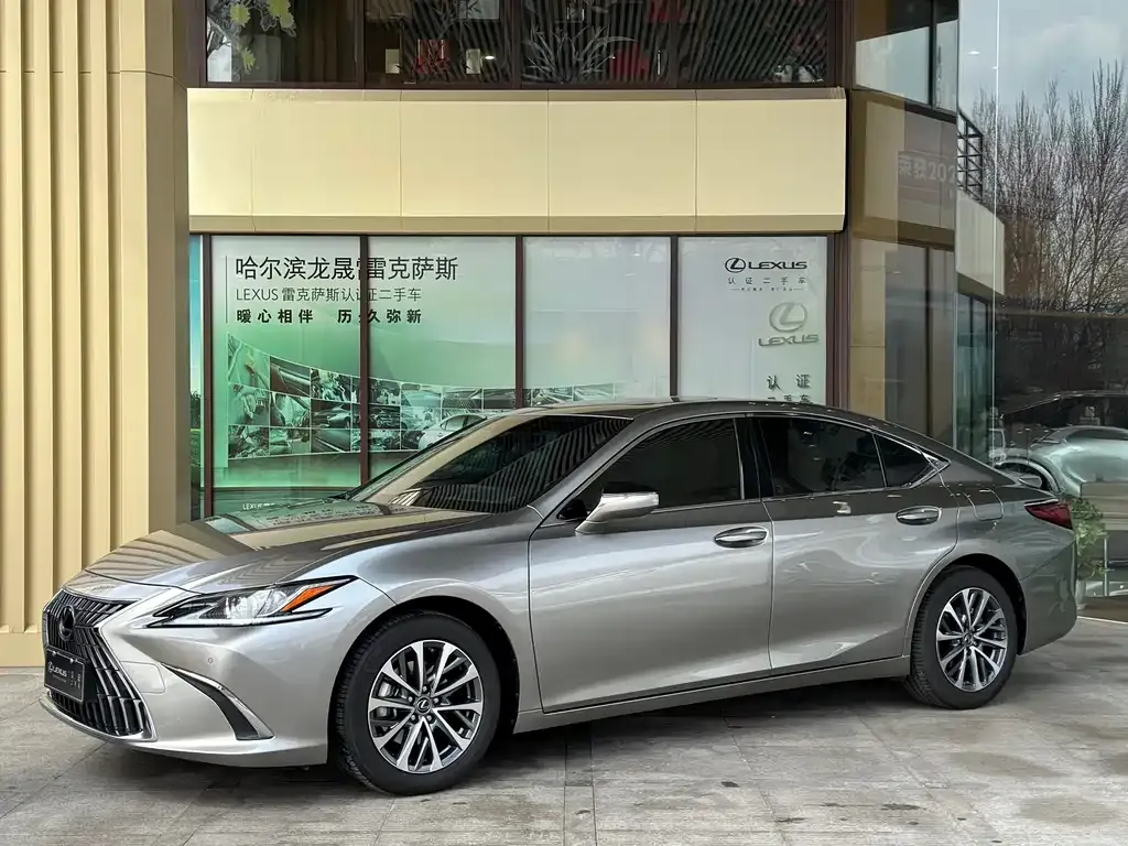Lexus ES — фото 1