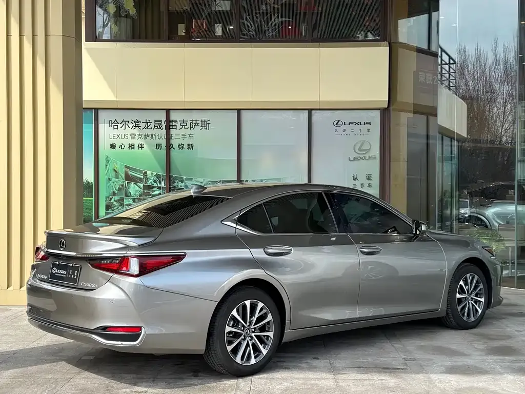 Lexus ES — фото 5