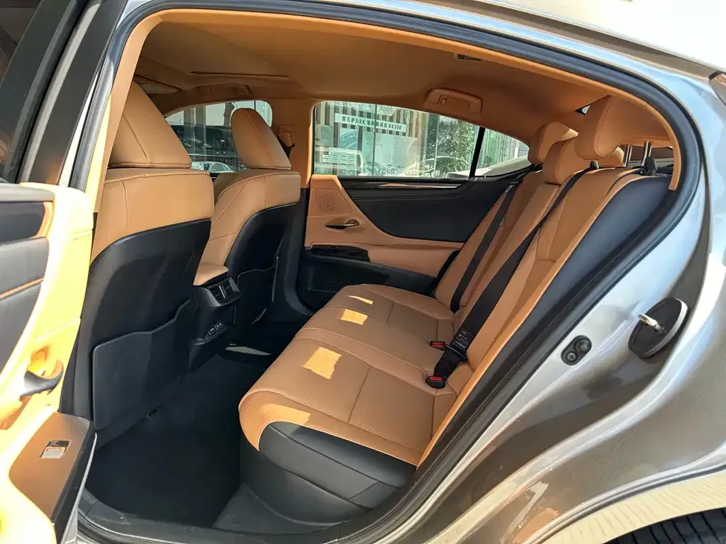 Lexus ES — фото 6