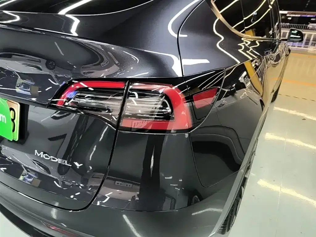 Tesla Model Y — фото 10