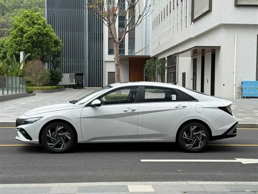 Hyundai Elantra — фото 8