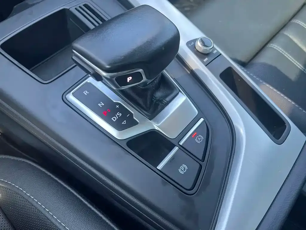 Audi A4L 2022 из CN, фото 3