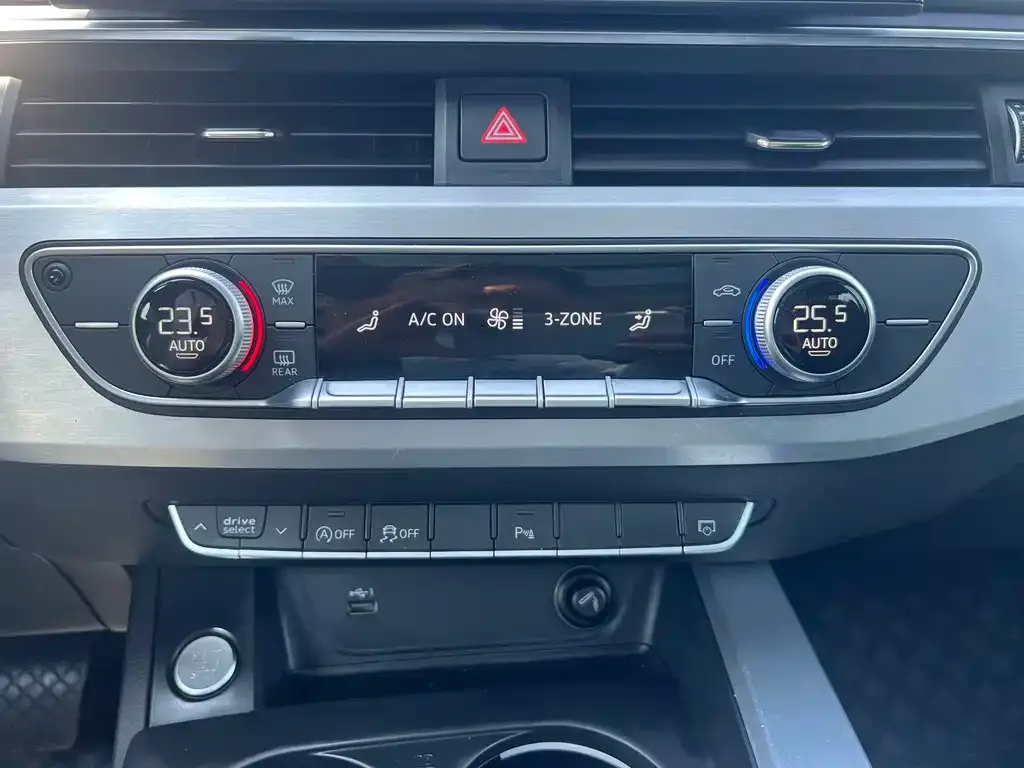 Audi A4L 2022 из CN, фото 2