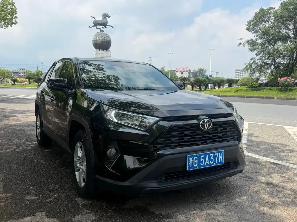 Toyota RAV4 2023 из CN, фото 8