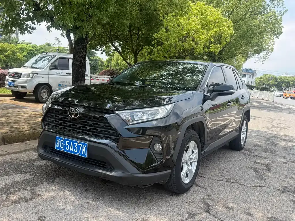 Toyota RAV4 2023 из CN, фото 5