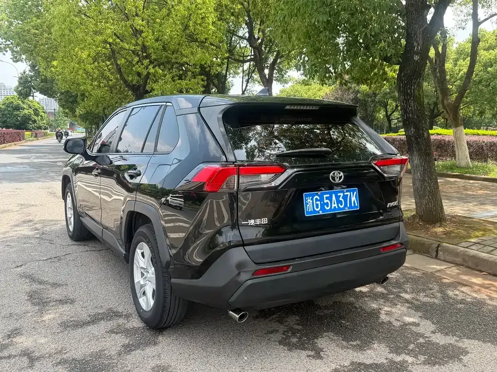 Toyota RAV4 2023 из CN, фото 7