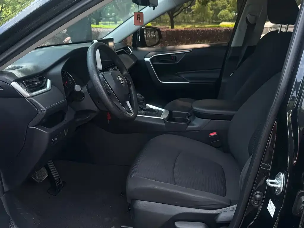 Toyota RAV4 2023 из CN, фото 4