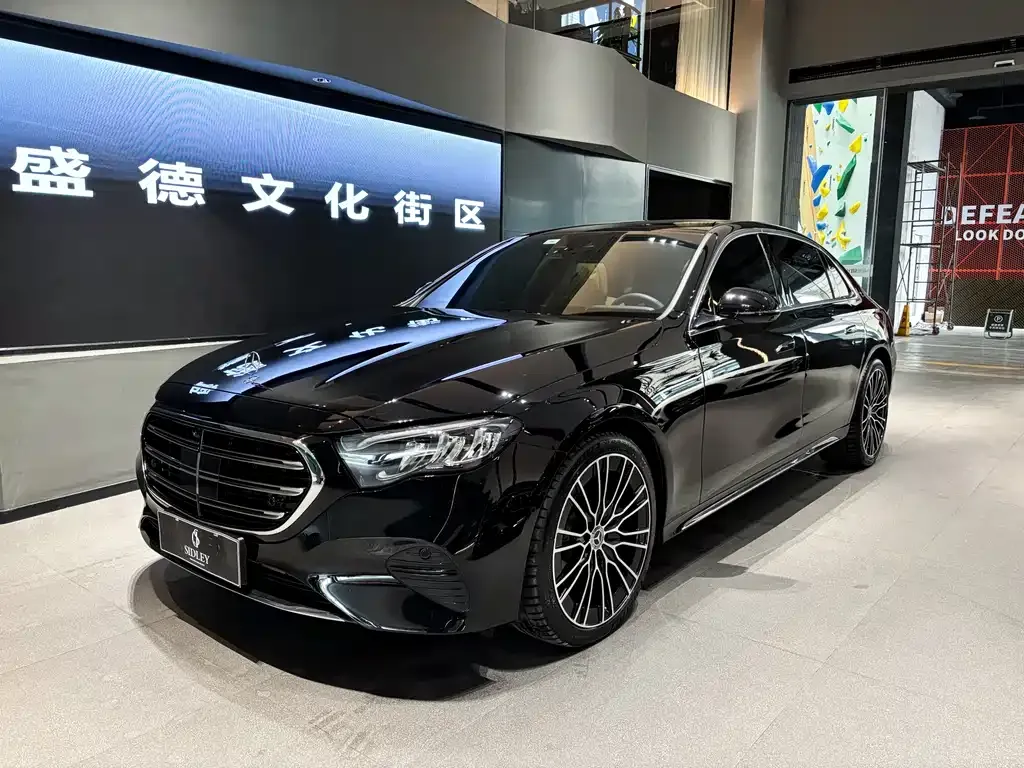 Mercedes-Benz E-Class — фото 1