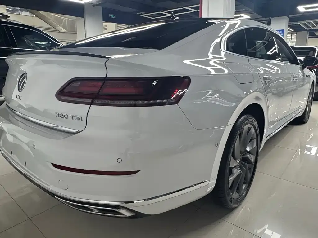 Volkswagen CC 2023 из CN, фото 4