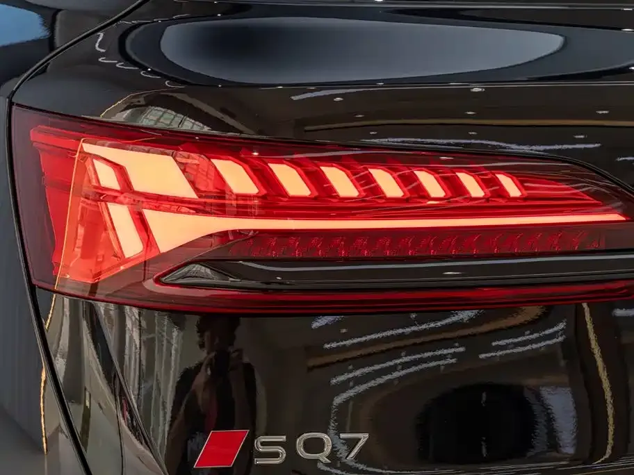 Audi Q7 2025 из CN, фото 8