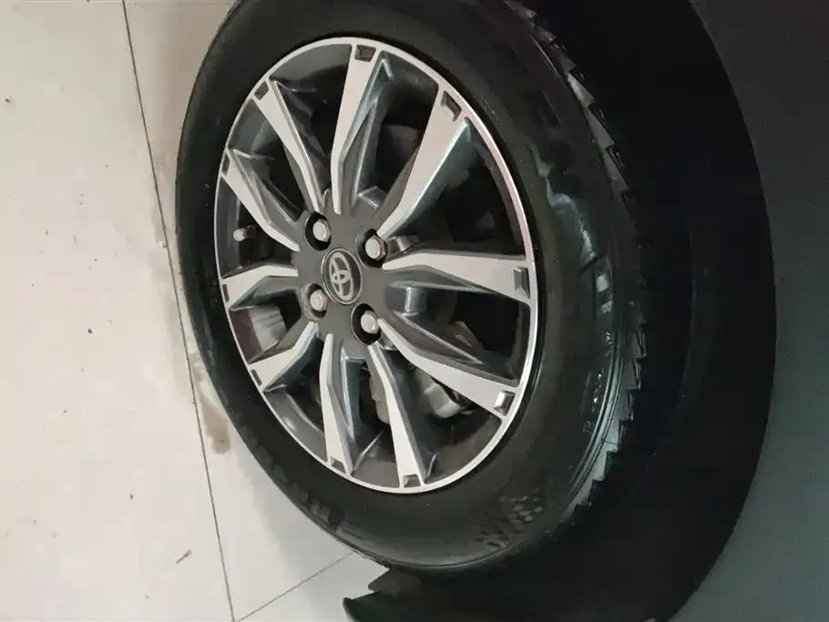 Toyota Yaris L — фото 10