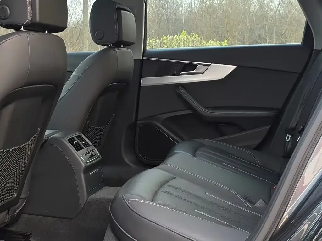 Audi A4L 2021 из CN, фото 6