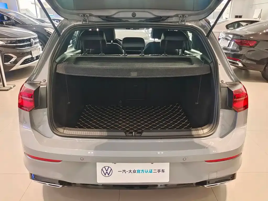 Volkswagen Golf 2023 из CN, фото 8