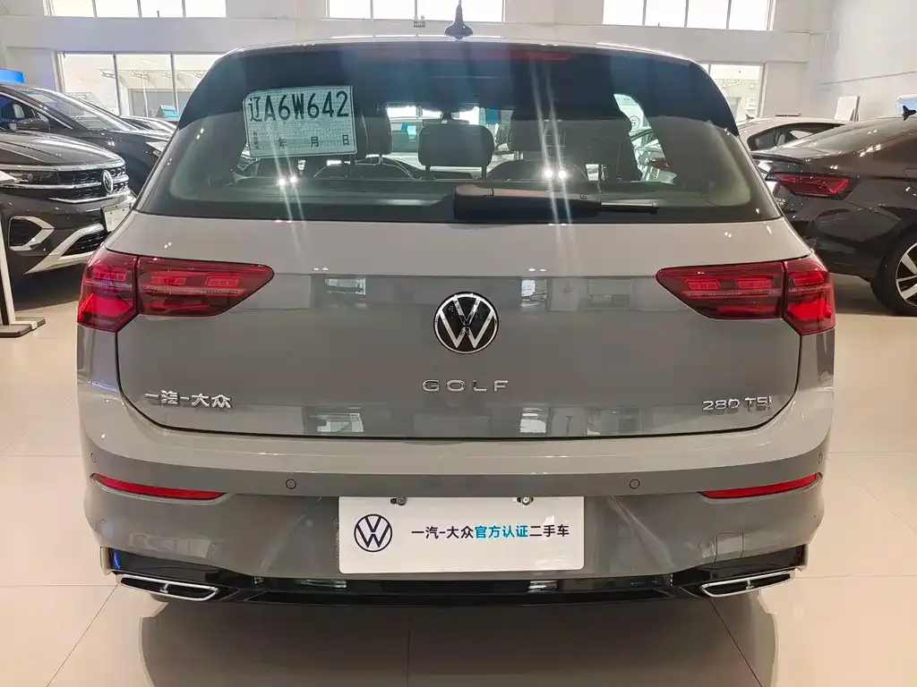 Volkswagen Golf 2023 из CN, фото 2