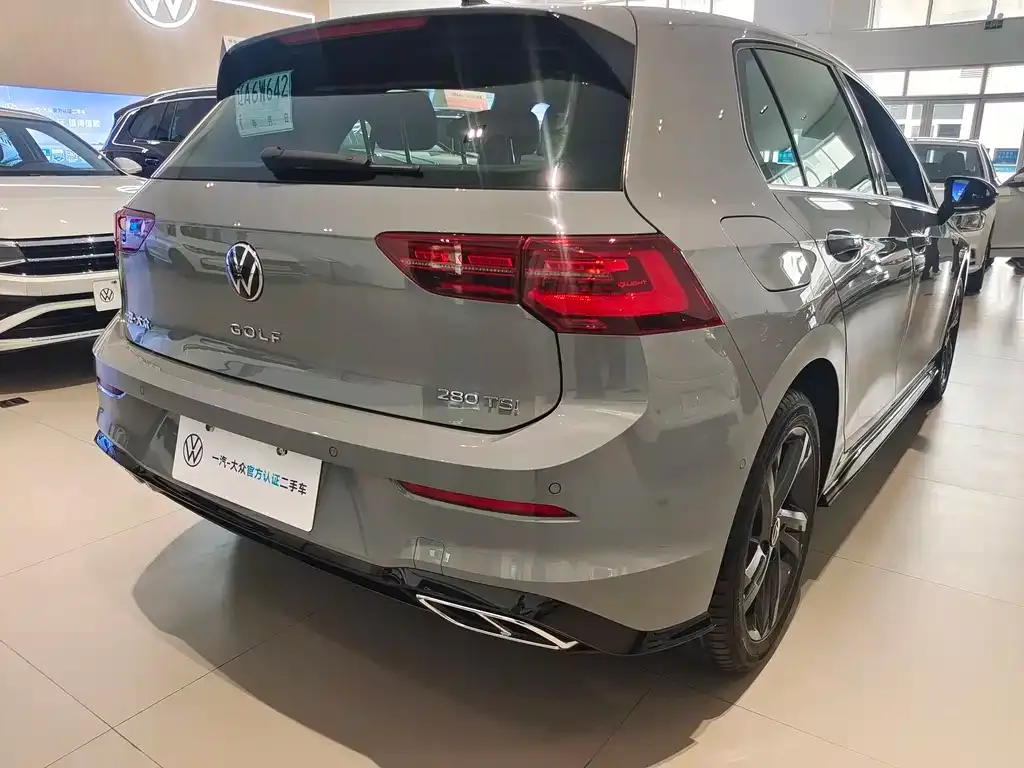Volkswagen Golf 2023 из CN, фото 3