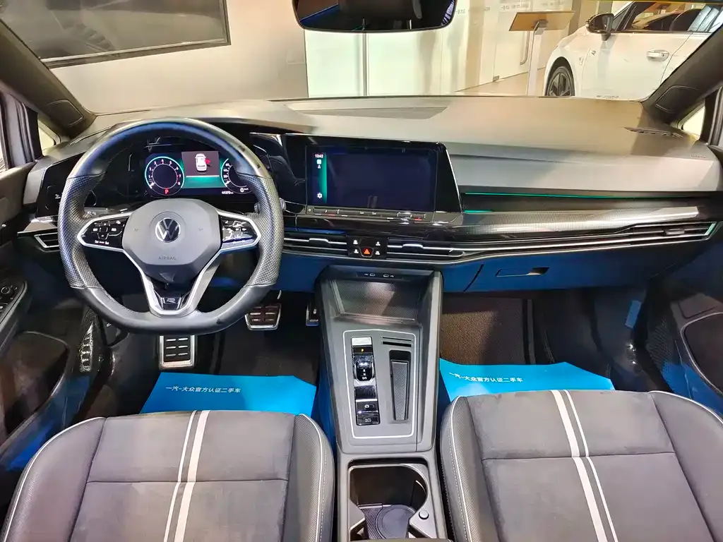 Volkswagen Golf 2023 из CN, фото 10