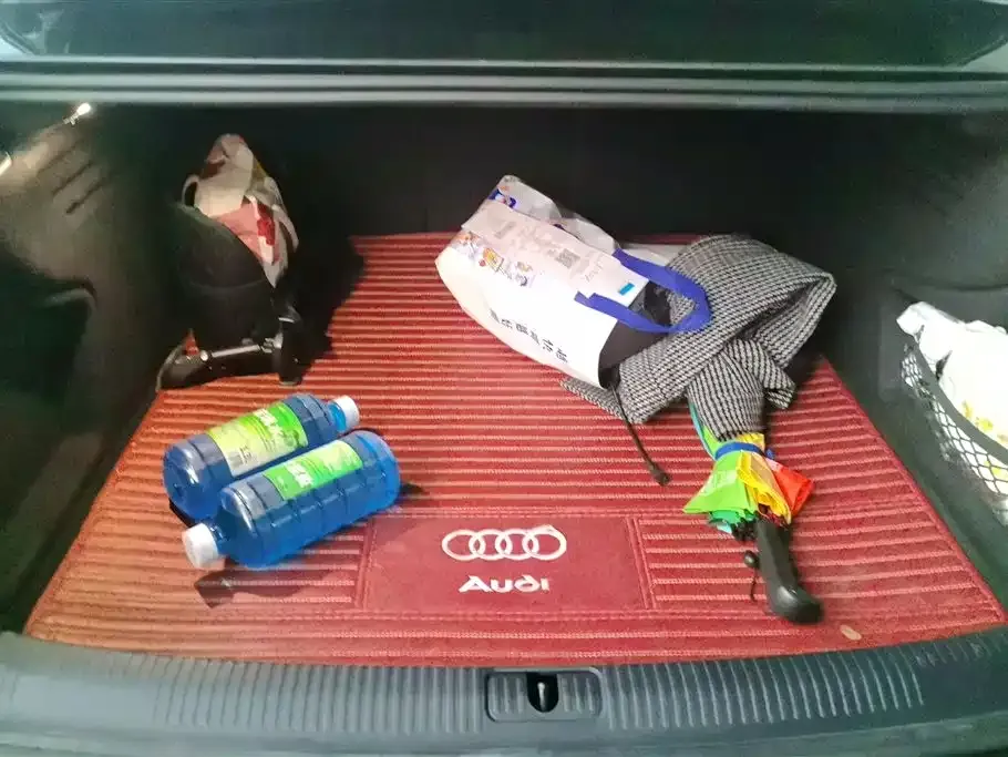 Audi A4L 2021 из CN, фото 8