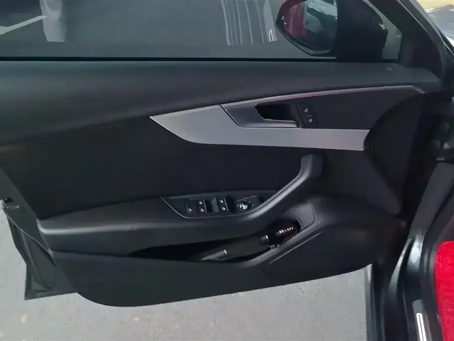 Audi A4L 2021 из CN, фото 2