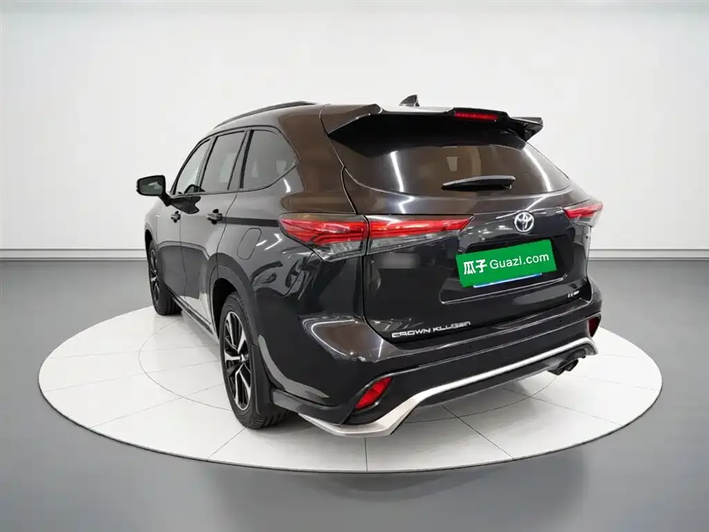 Toyota Crown Kluger 2022 из CN, фото 6