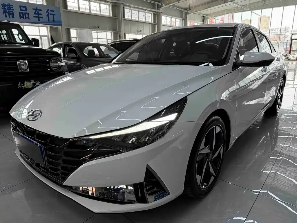 Hyundai Elantra 2023 из CN, фото 1