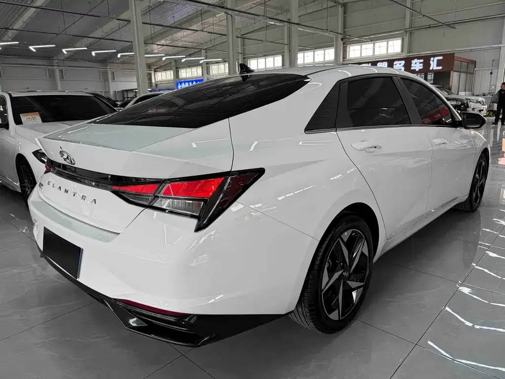 Hyundai Elantra 2023 из CN, фото 2