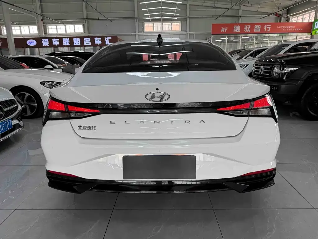 Hyundai Elantra 2023 из CN, фото 3