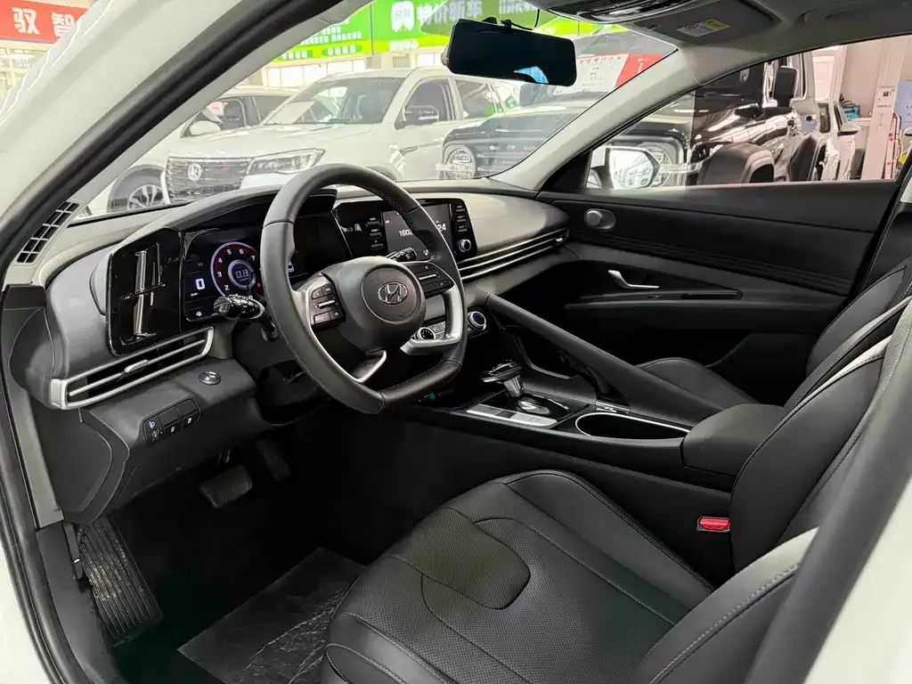 Hyundai Elantra 2023 из CN, фото 9