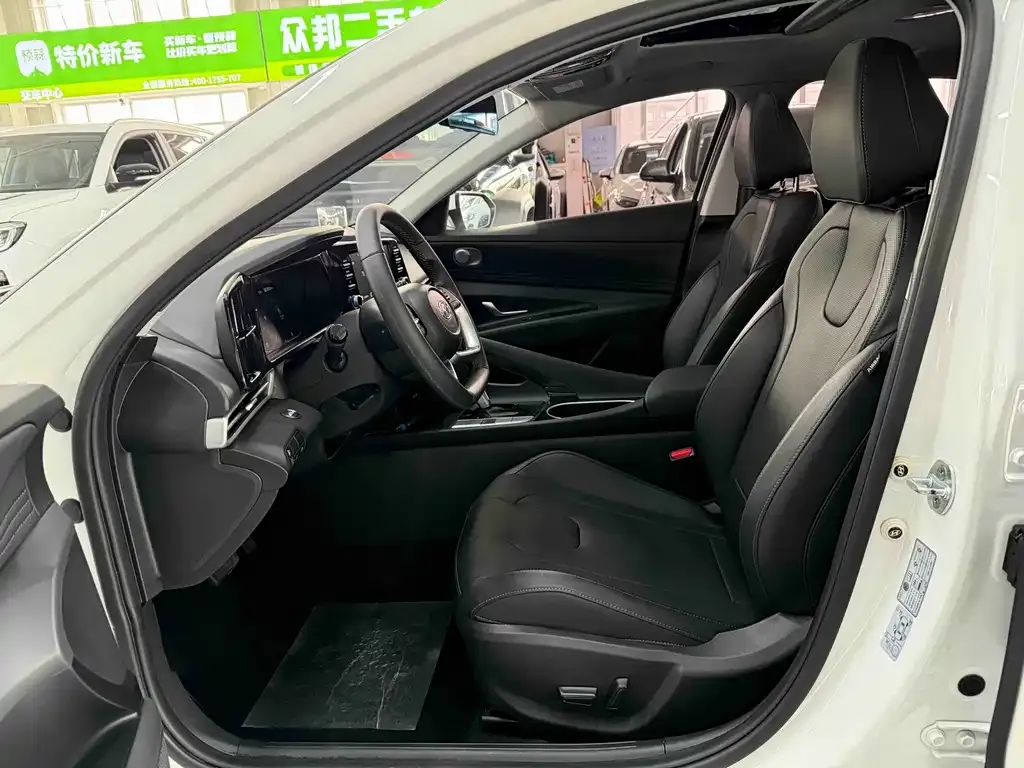 Hyundai Elantra 2023 из CN, фото 8