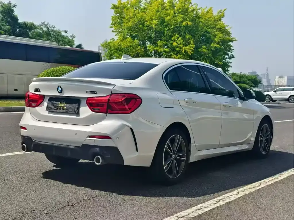 BMW 1 Series 2021 из CN, фото 2