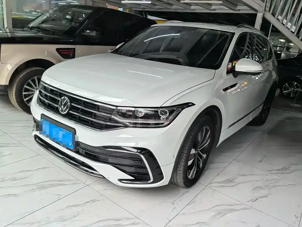 Volkswagen Tiguan L — фото 1