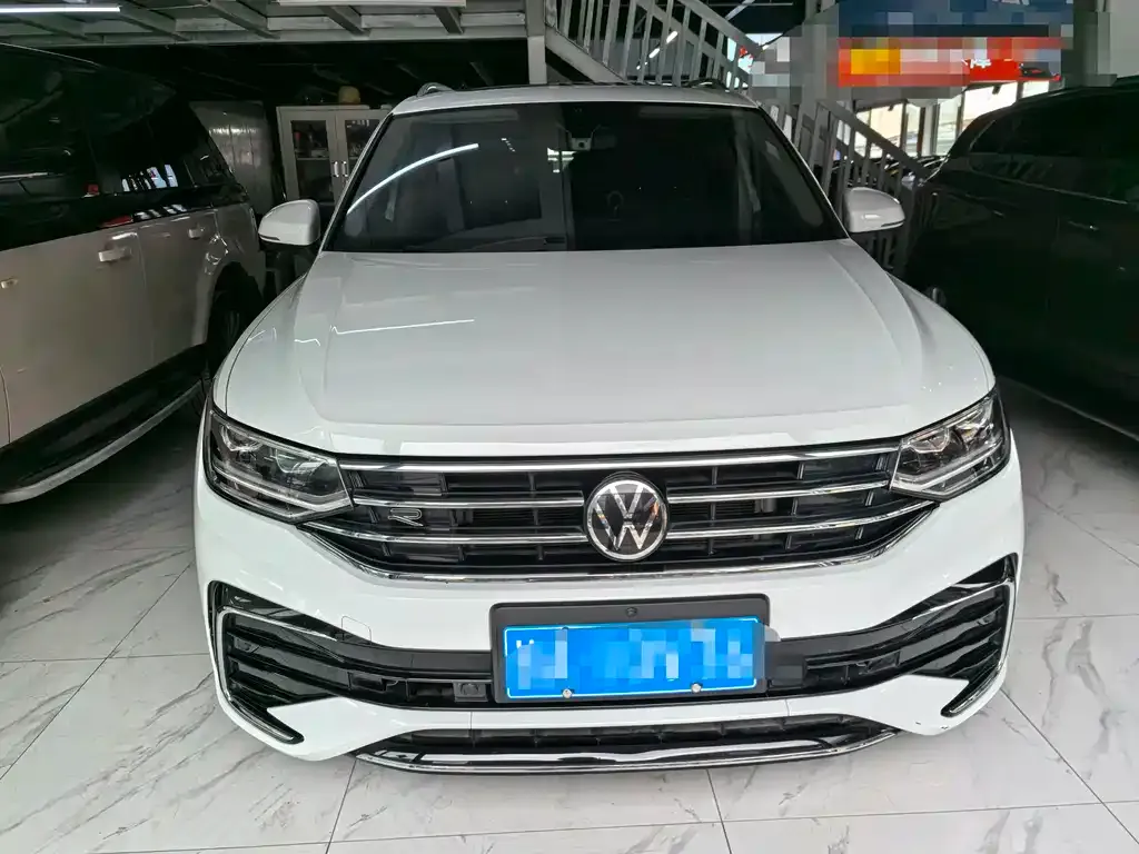 Volkswagen Tiguan L — фото 4