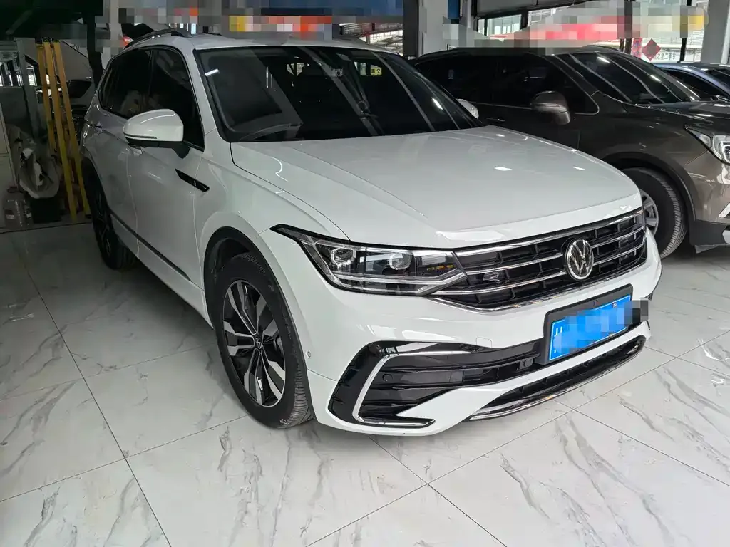 Volkswagen Tiguan L — фото 7